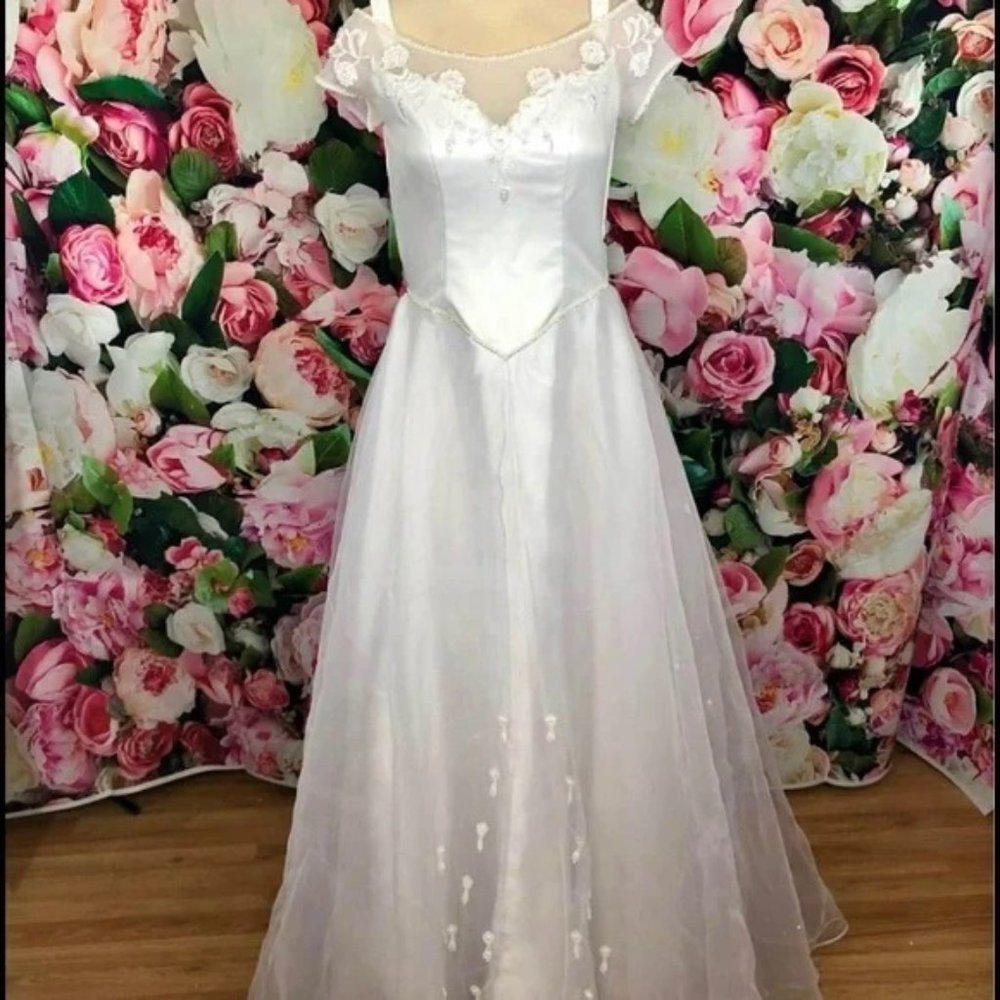 Elegant White Satin Wedding Gown/Ball Gown